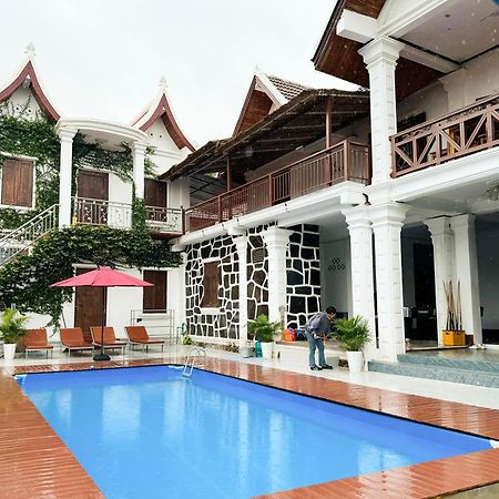 Sabai Sabai Backpackers Hostel Луанґпхабанґ Екстер'єр фото