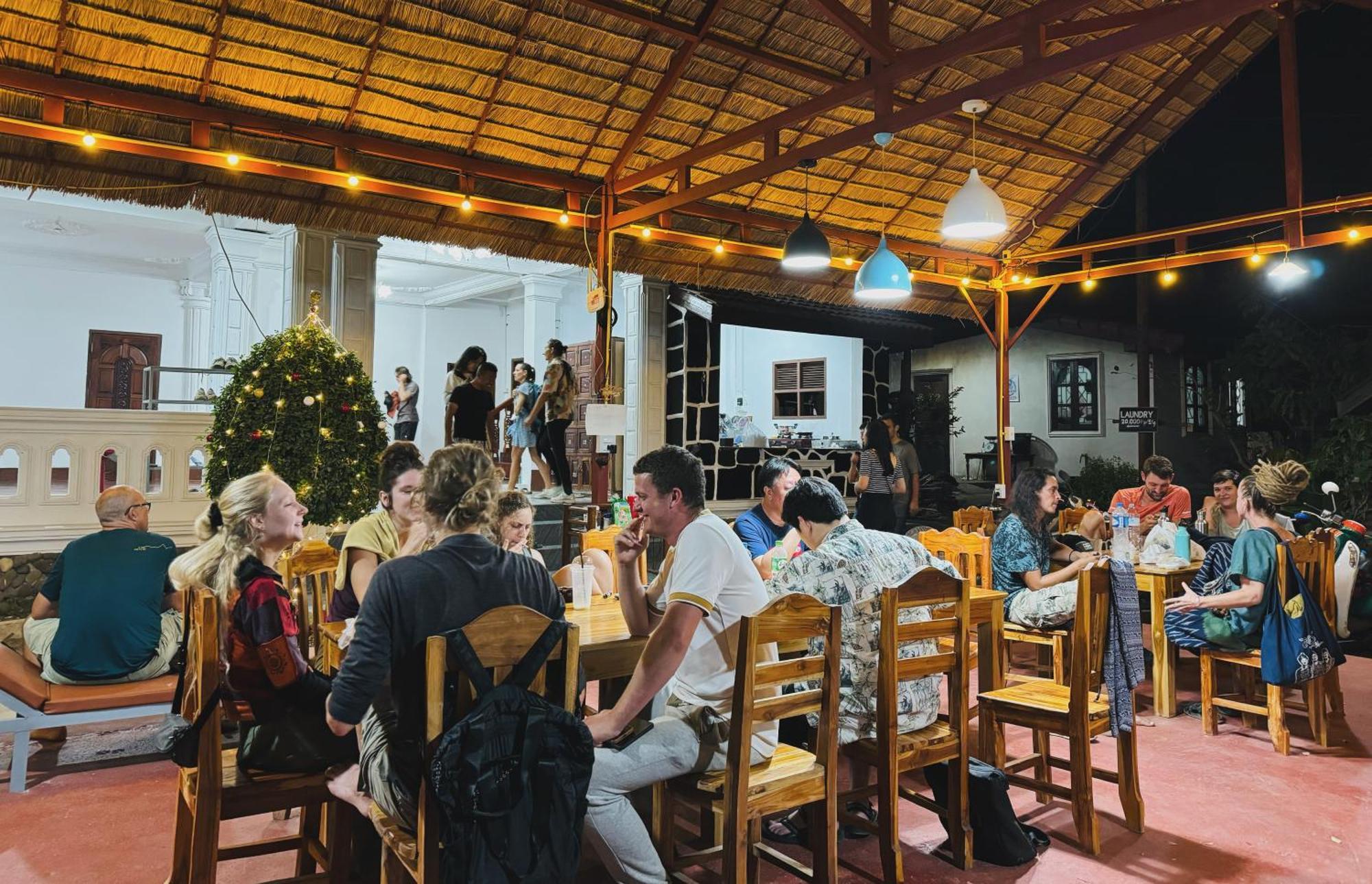 Sabai Sabai Backpackers Hostel Луанґпхабанґ Екстер'єр фото