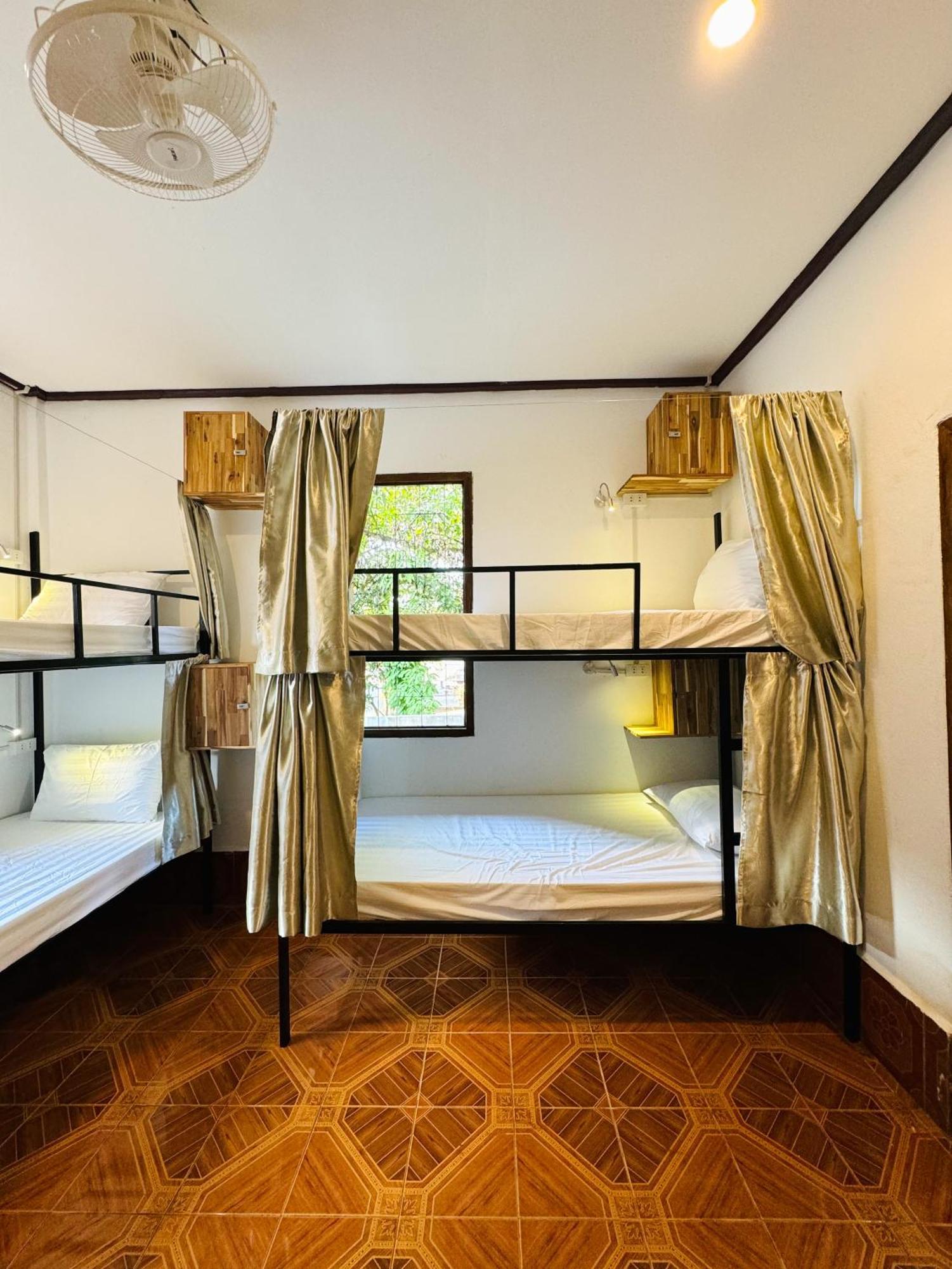 Sabai Sabai Backpackers Hostel Луанґпхабанґ Екстер'єр фото