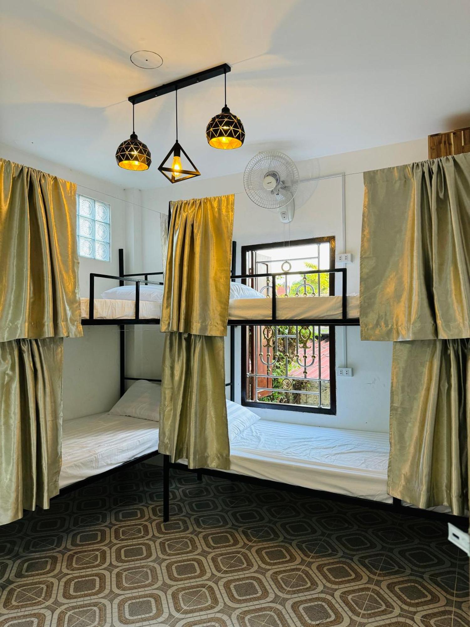 Sabai Sabai Backpackers Hostel Луанґпхабанґ Екстер'єр фото