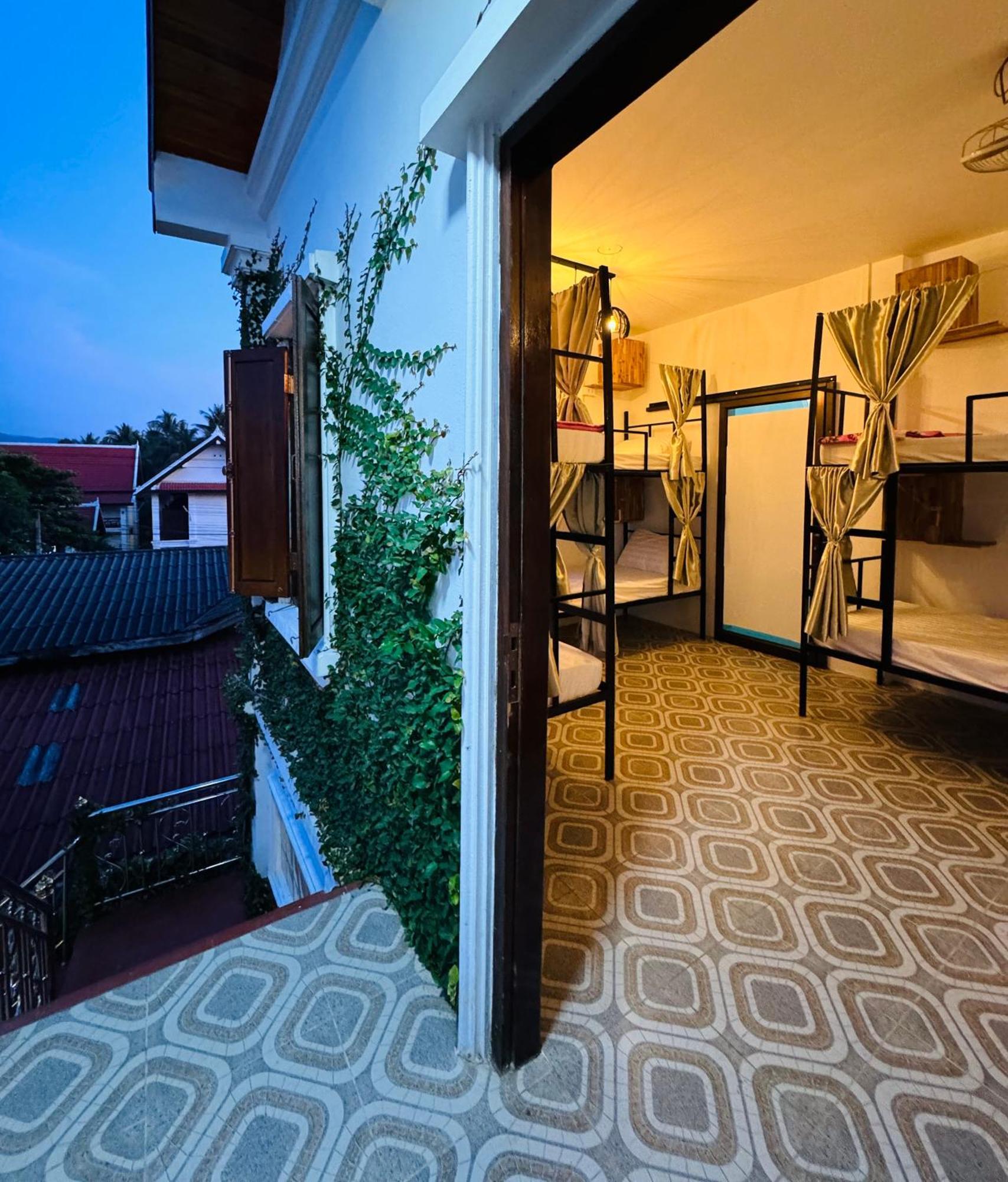 Sabai Sabai Backpackers Hostel Луанґпхабанґ Екстер'єр фото