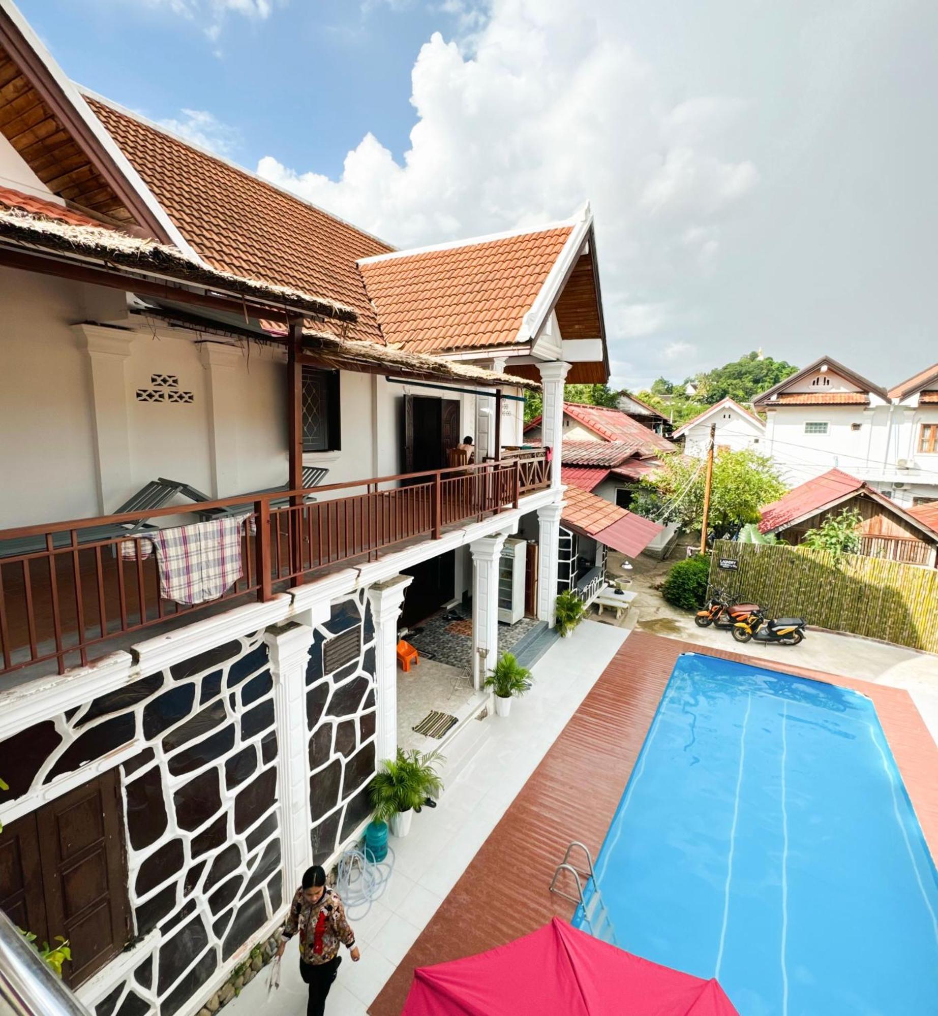 Sabai Sabai Backpackers Hostel Луанґпхабанґ Екстер'єр фото
