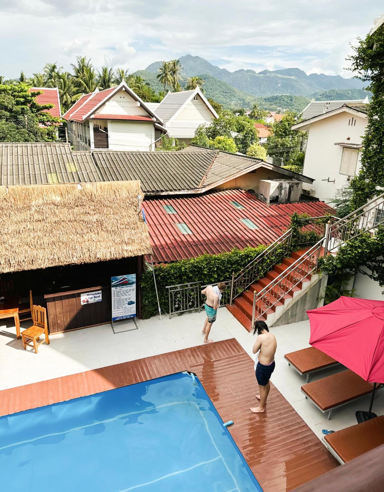 Sabai Sabai Backpackers Hostel Луанґпхабанґ Екстер'єр фото
