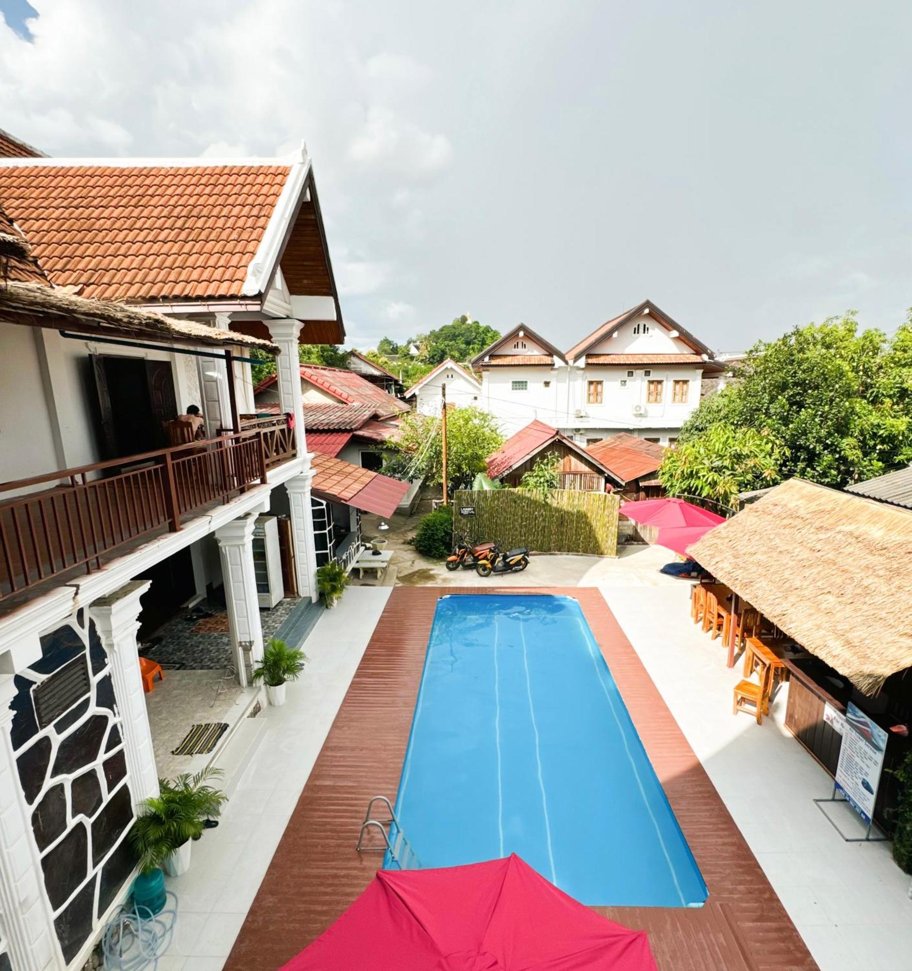 Sabai Sabai Backpackers Hostel Луанґпхабанґ Екстер'єр фото